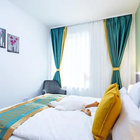 Free Parking - Balcony -central