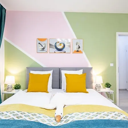 Free Parking - Balcony -central